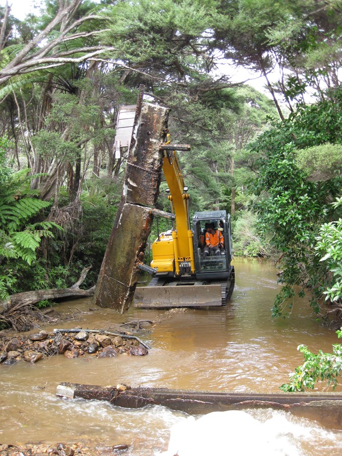 Awana stream weir being removed
