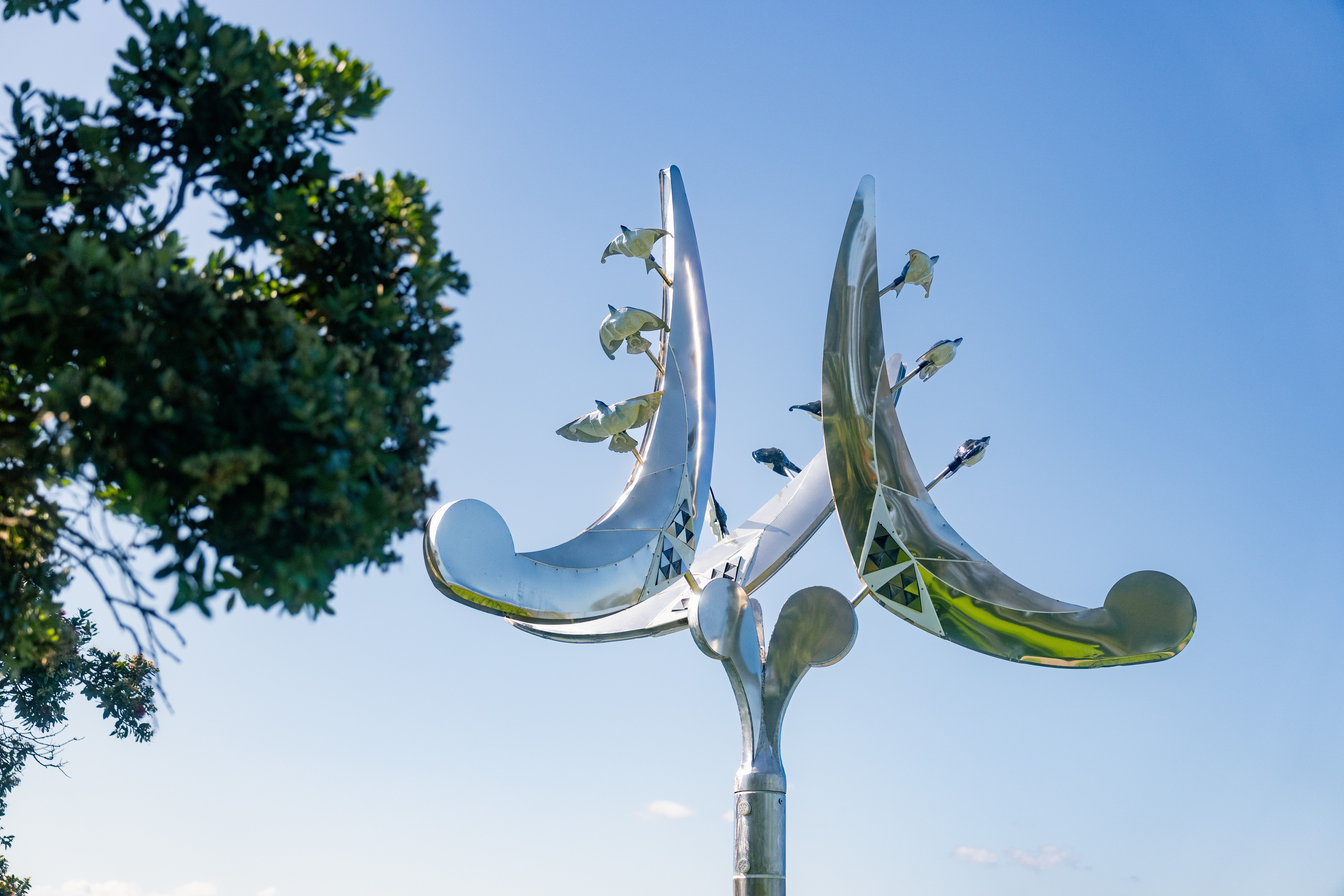 The inspiration behind Dion Hitchens’ Ngā Manu was a whakatauki (proverb) that celebrates diversity within communities as a strength. Check it out at Sanctuary Point, Bramley Drive Reserve, Pakuranga.