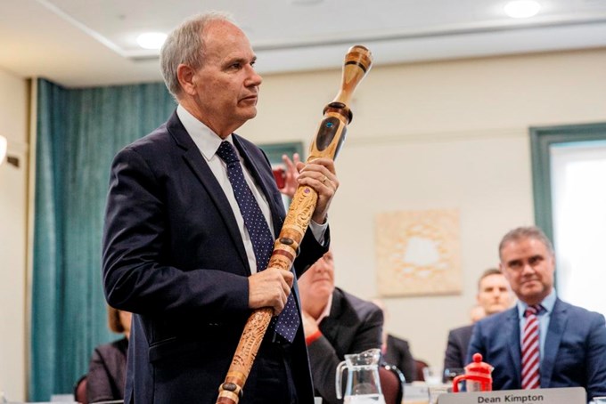 Retiring Auckland Mayor Len Brown receives a tokotoko from the IMSB