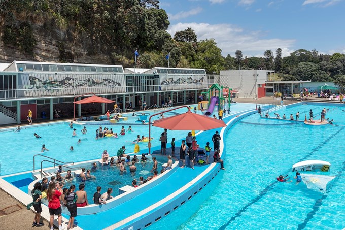 Great outdoor swimming spots and splashpads (1)