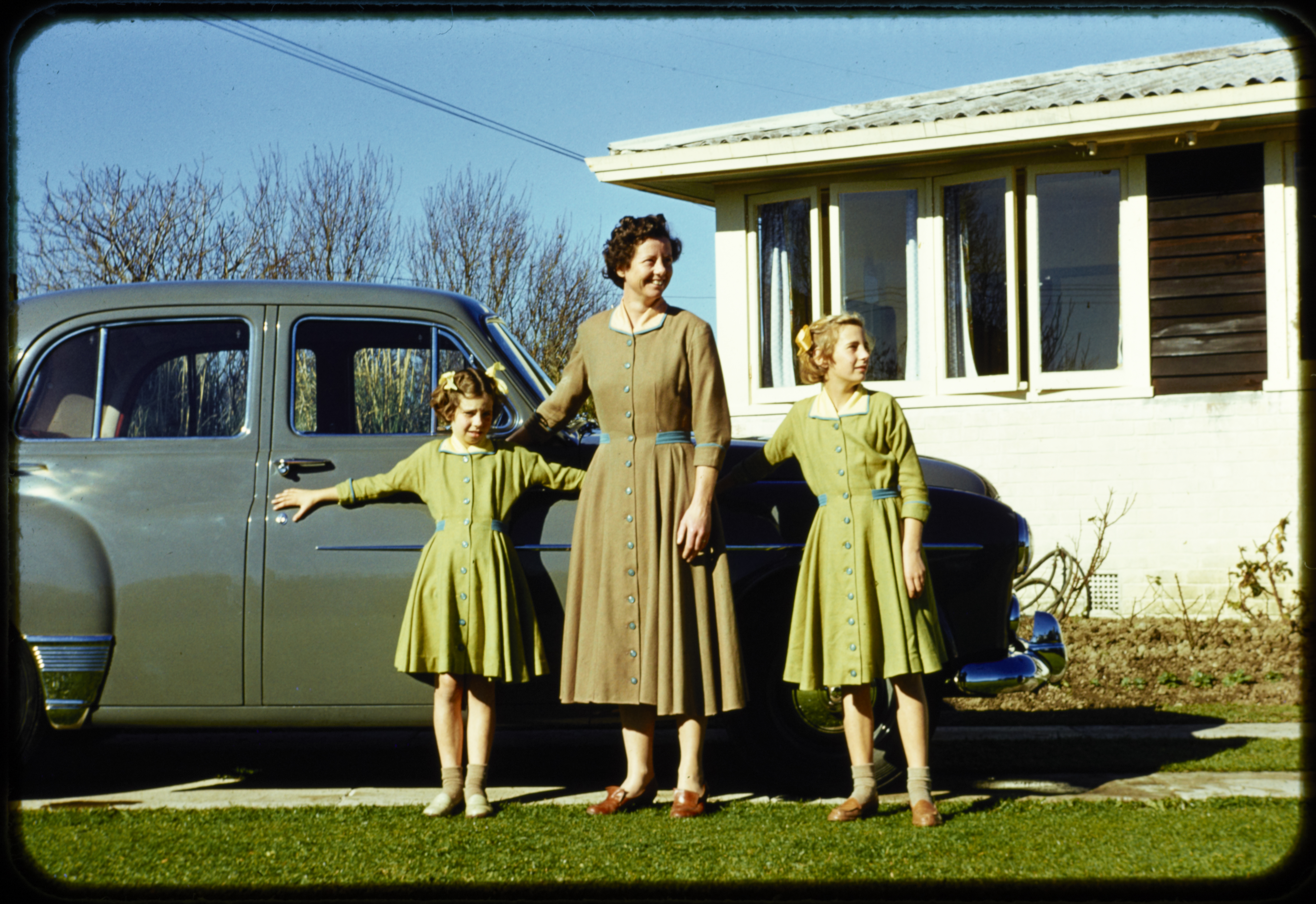 PHOTO: Ron Clark. The Clarks and their Humber Hawk, about 1956. Auckland Libraries Heritage Collections, 1207-0014.