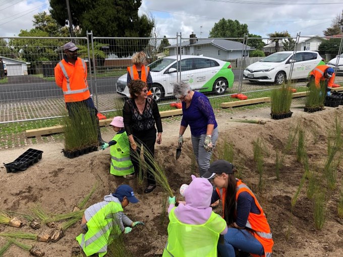 Toddlers go planting in Smiths Avenue Reserve (2)