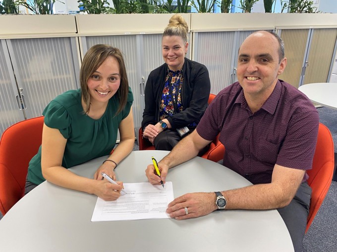 Signing Tu Mai Tonga