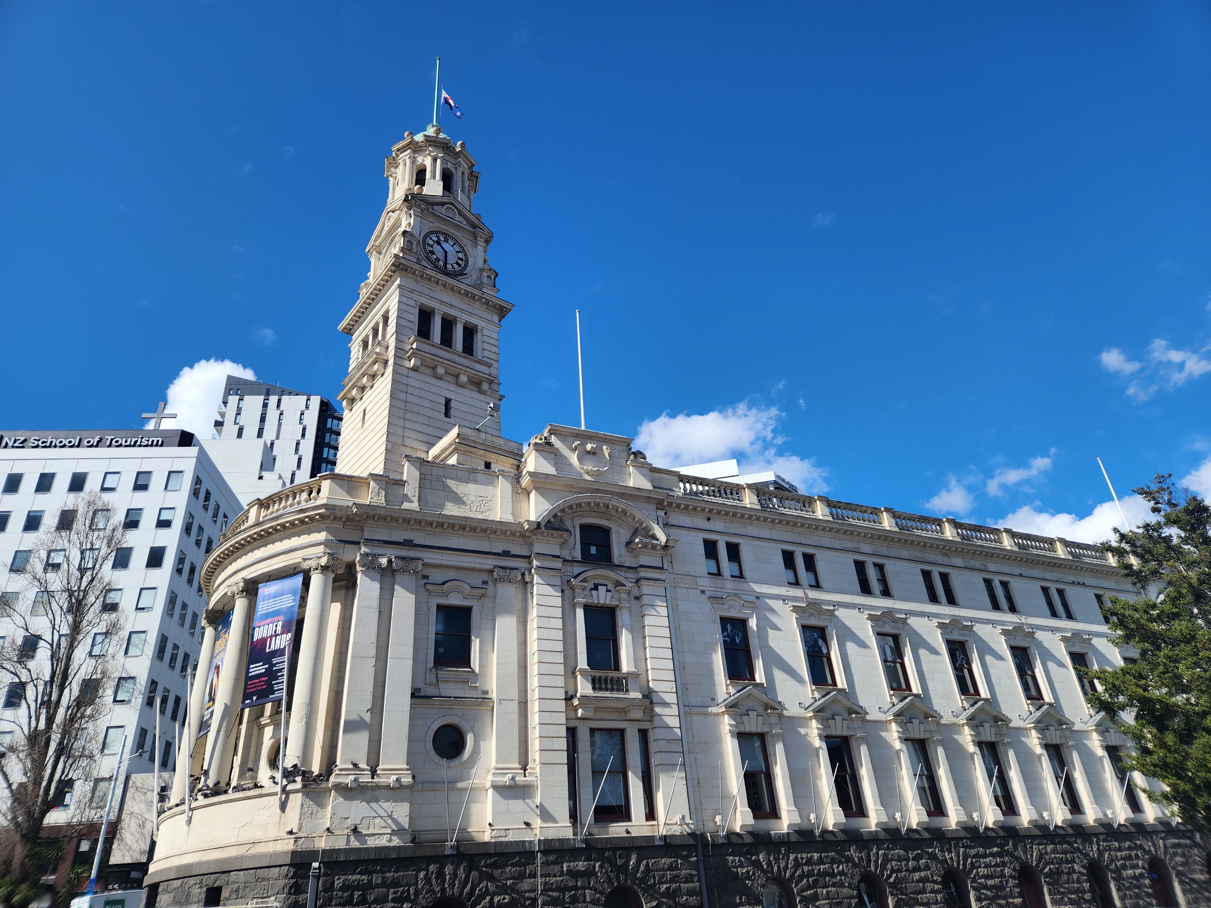 Flag flies at half-mast at Auckland Town Hall to acknowledge The Queen's passing