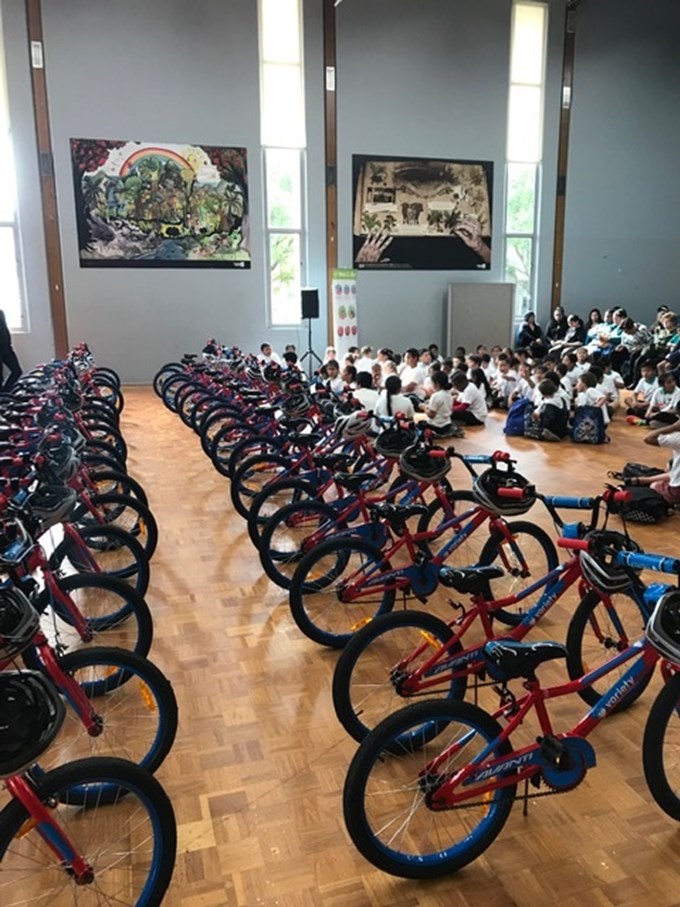 Mayor Goff welcomes bikes for west Auckland kids