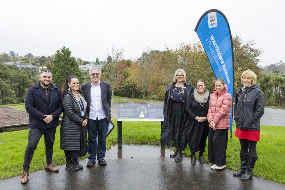 L-R Tyler Taua-Gordon, Robin Taua-Gordon, Greg Presland, Linda Potauaine, Josie Wall, Milla-Jayne Wall, Liz Manley