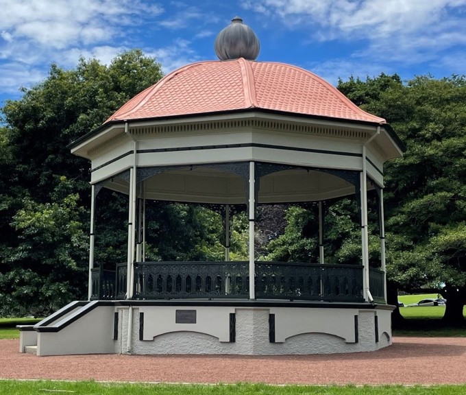 Band Rotunda New Colours (1)
