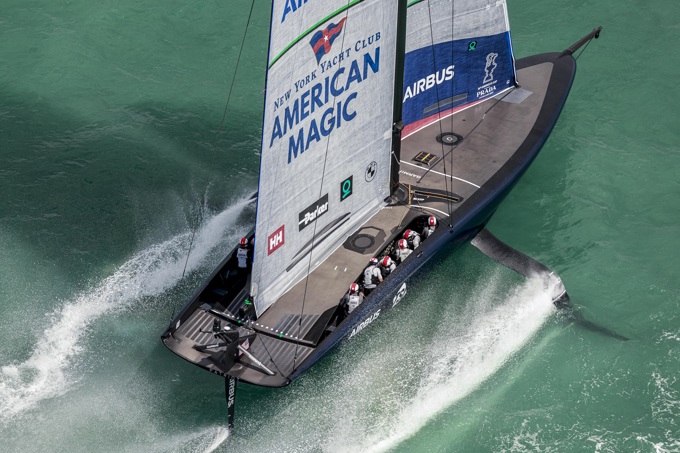 Thousands turn out for weekend's sailing (1)