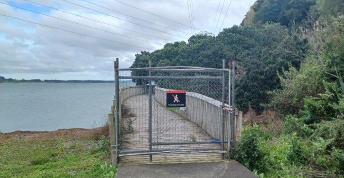 Manukau Coastal Track closed