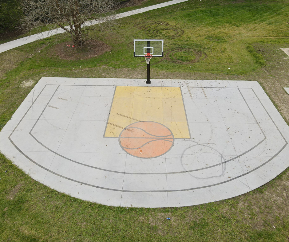 Aerial photo of a basketball court. 