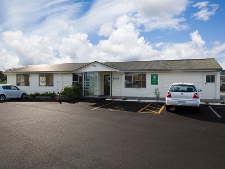 The outside of Howick Park Community House.