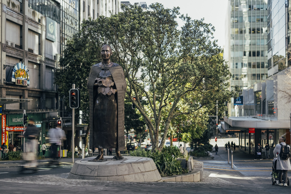 Wāhine artwork in Victoria St West