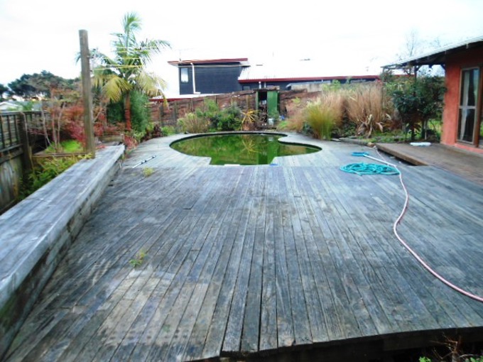 Unfenced swimming pool