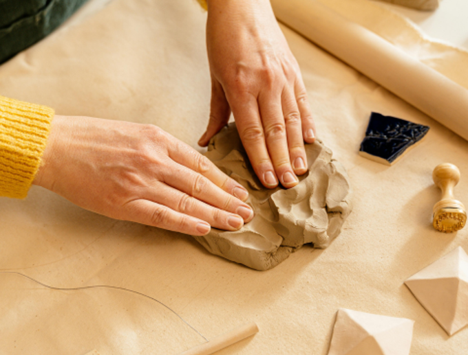 Making clay Robot_wi4oatfw.png