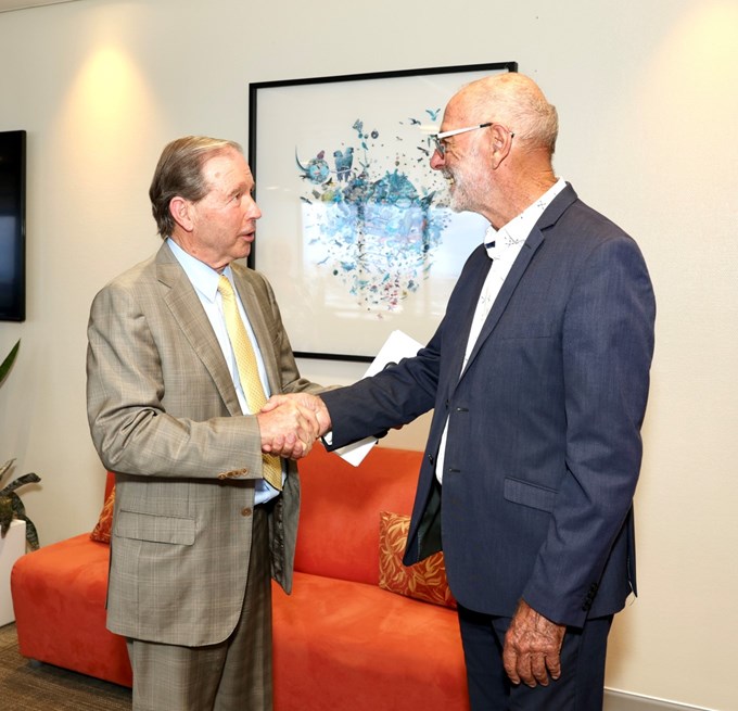 Mayor Meets US Ambassador Thomas Udall 01