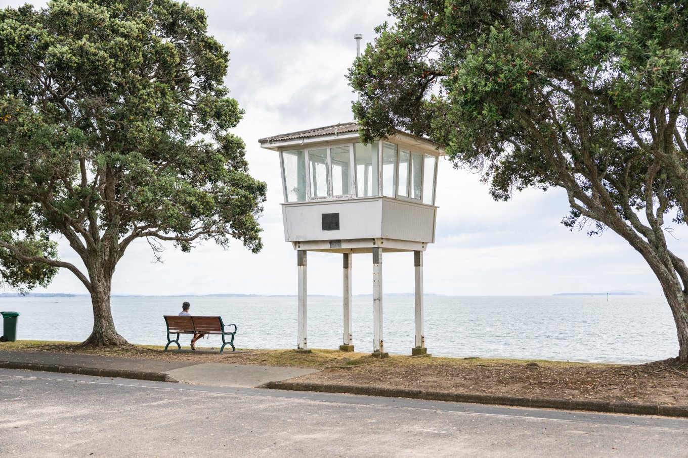 The memorial starting tower at Narrow Neck Beach in Devonport honours members of the Wakatere Boating Club who lost their lives in WWII.