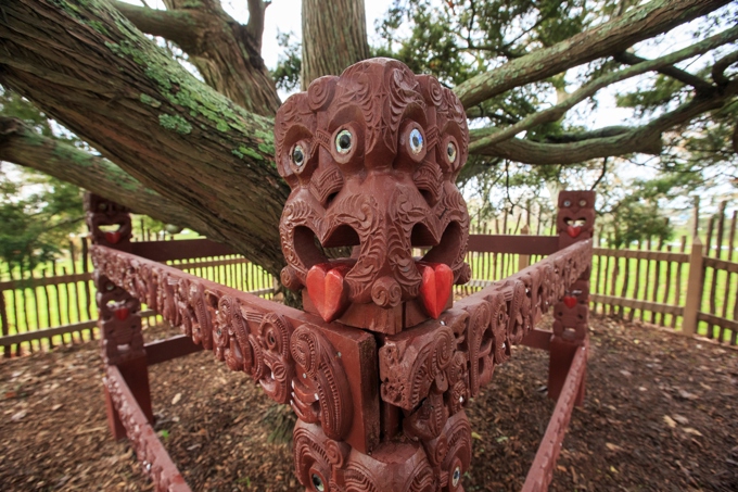 Carved ancestral guardians of Pukekaroa return (2)