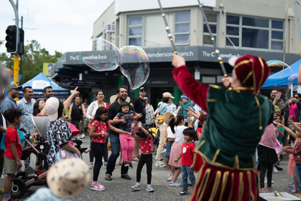 Elf performer doing bubbles for kids and their families.