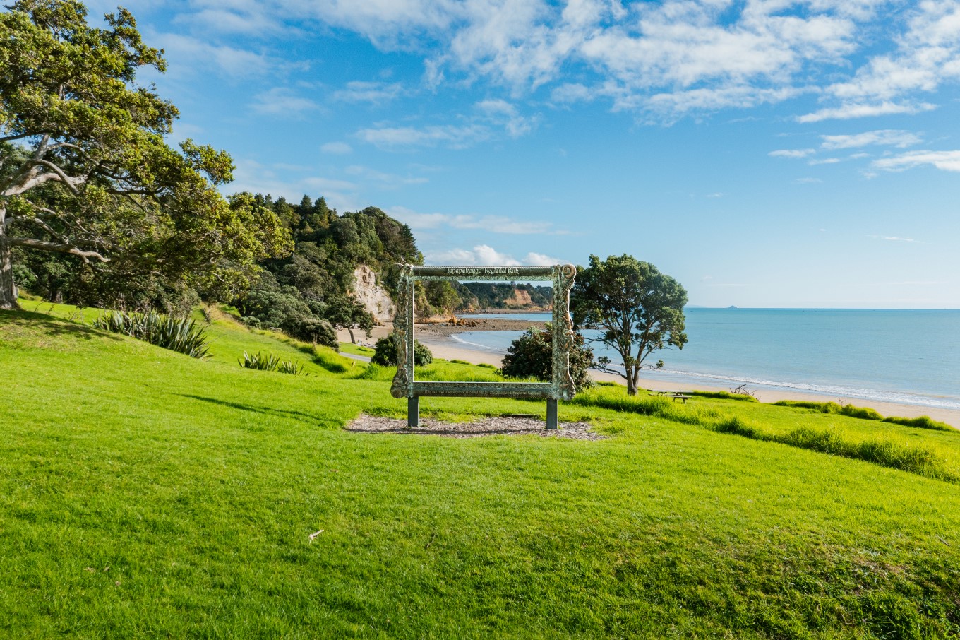 Picture frame at Tāpapakanga park.