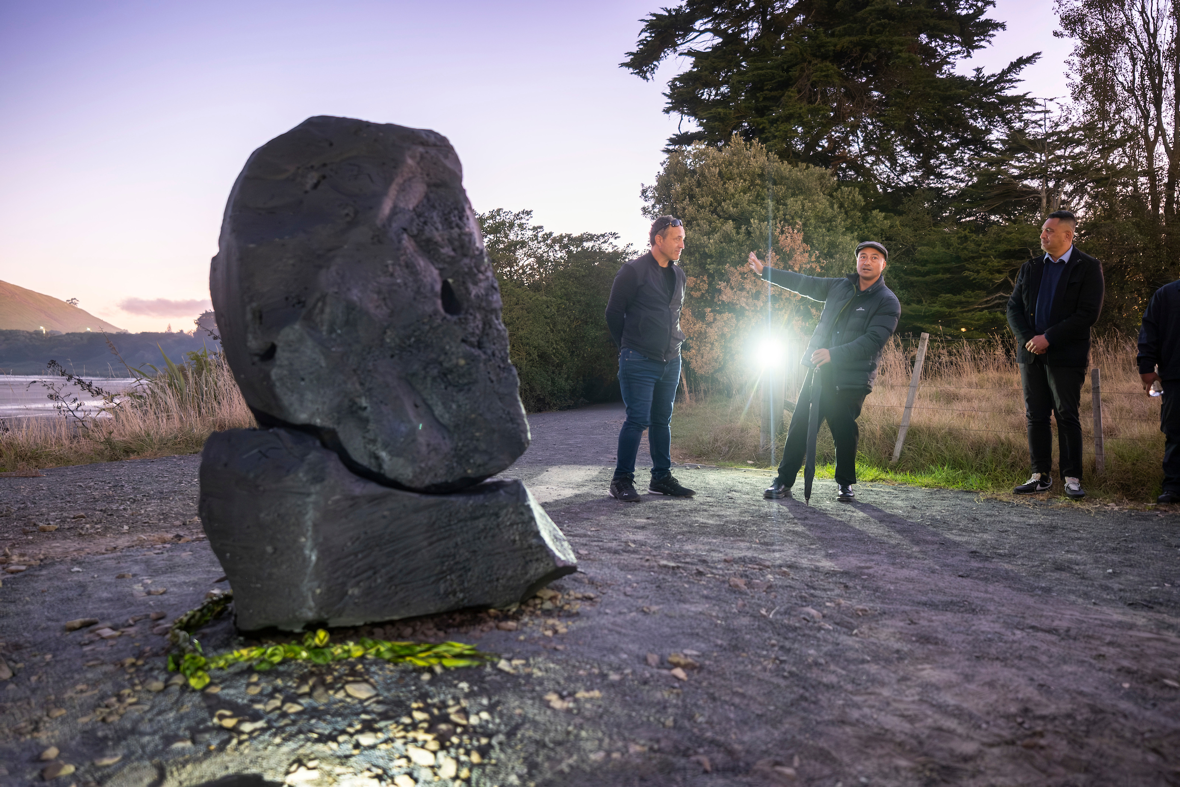 L-R: Sculptor Chris van Doren, Ngāti Te Ata Waiohua artist Pāora Puru and board chair Tauanu’u Nick Bakulich.