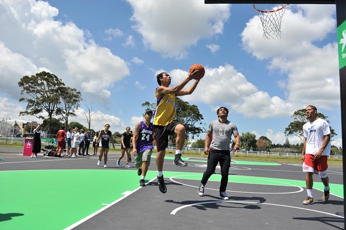 New basketball court opens in Avondale (2)