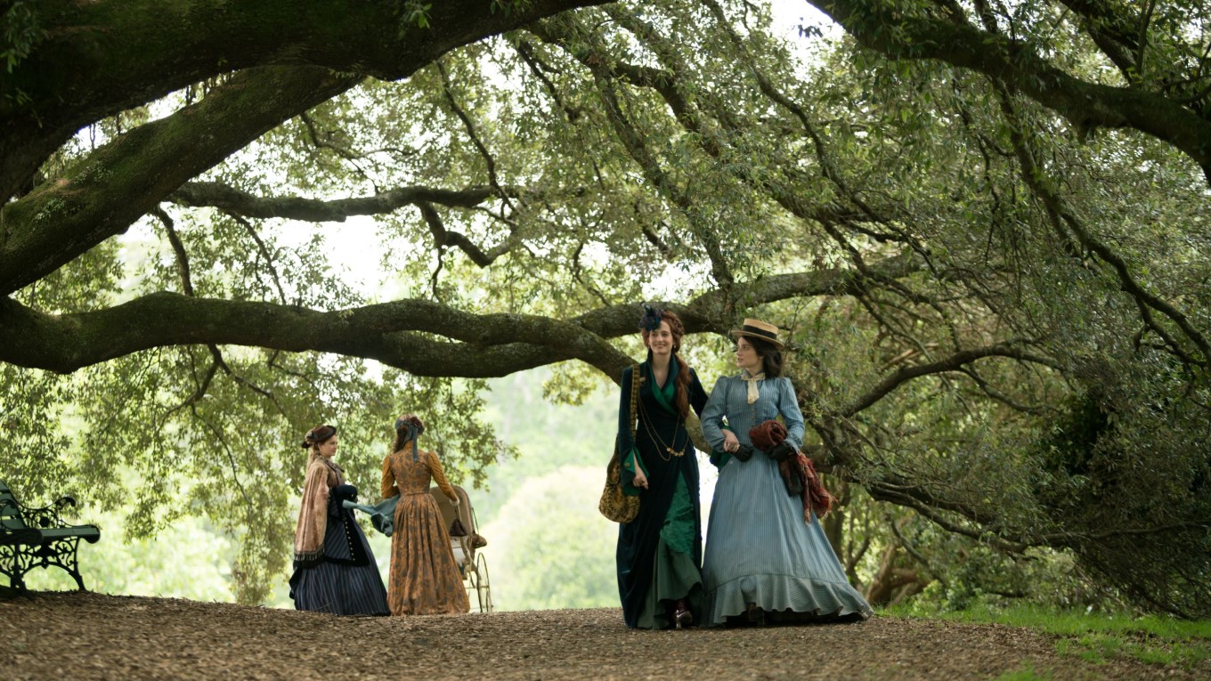 Actors Eva Green and Eve Hewson on location in Monte Cecilia Park while filming The Luminaries.