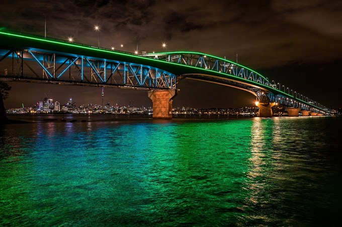 Harbour Bridge lights up to celebrate Conservation Week (1)