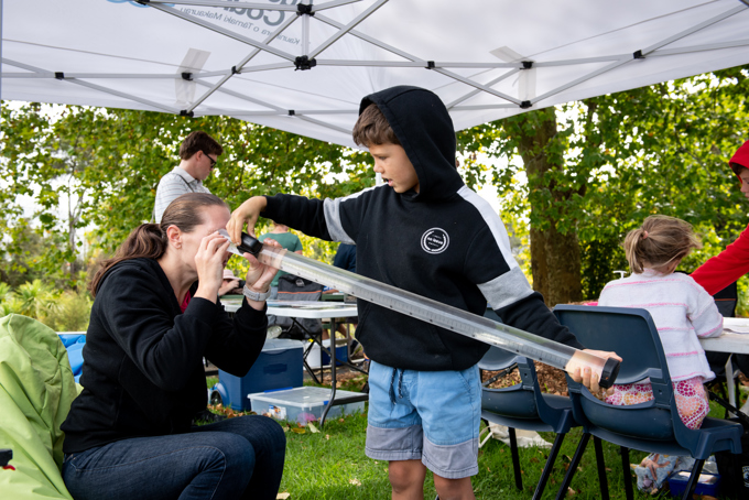 Tickling tuna (eels) at Freshwater Frenzy (5)
