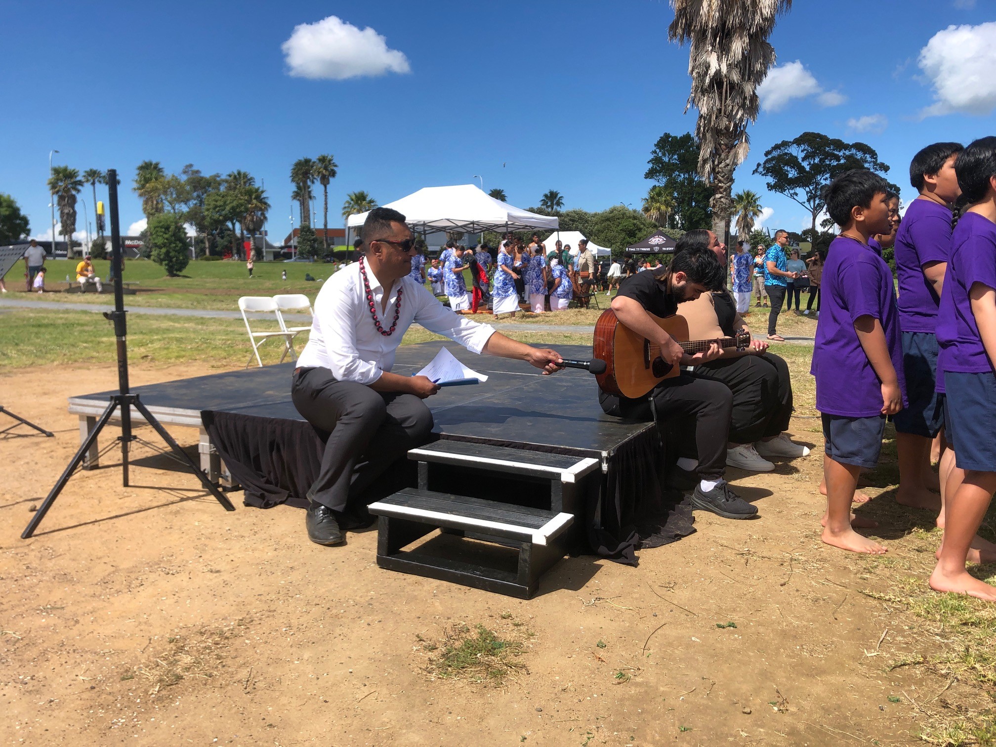 Sometimes the best thing you can do is just help out! Māngere-Ōtāhuhu Local Board chair  Tauanu’u Nanai Nick Bakulich lends a hand to amplify the guitar for performers.