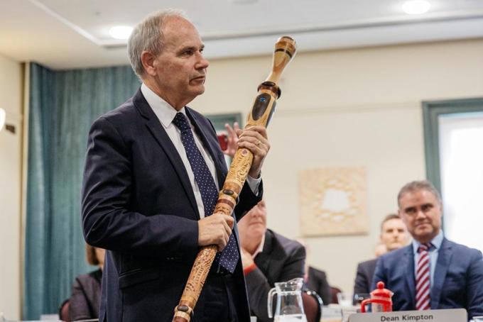 Retiring Auckland Mayor Len Brown receives a tokotoko from the IMSB