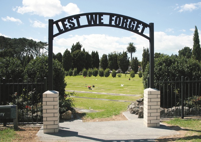 Ōtāhuhu-Cemetery-War-Memorial.JPG