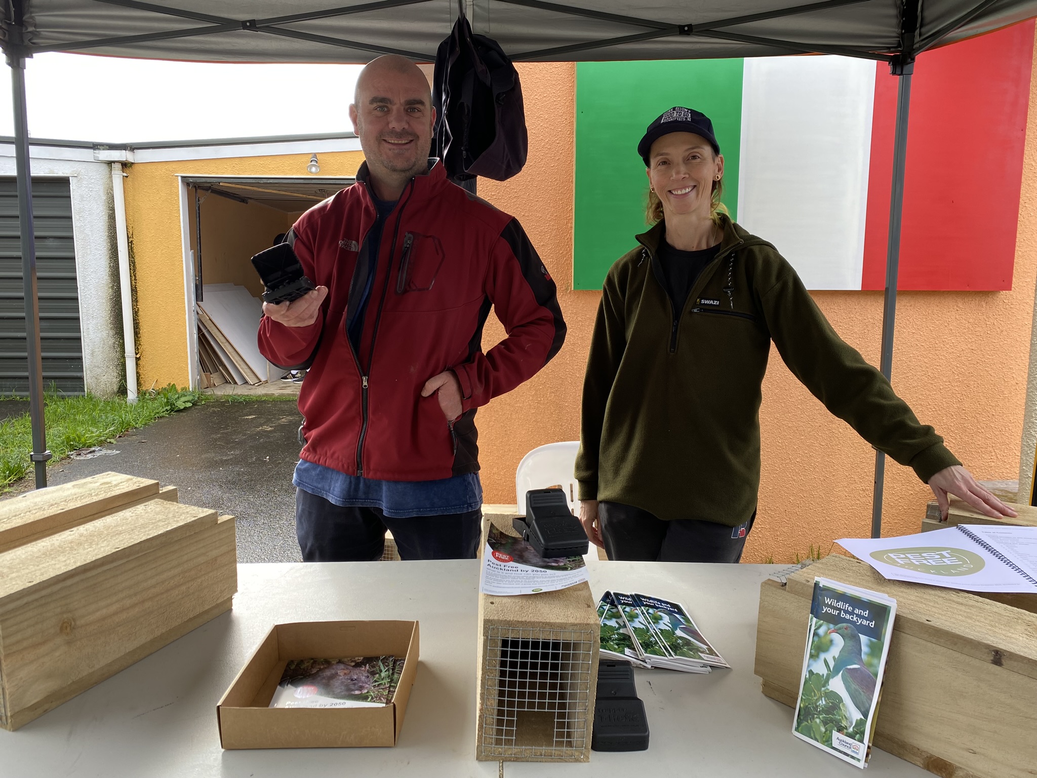 David (volunteer for Predator Free Wai Huruhuru Creek) and Rowena (Auckland Council)