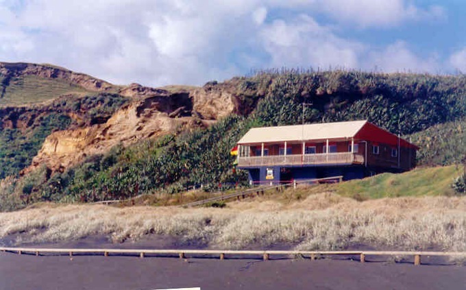 Kariaotahi surf club gets new lease