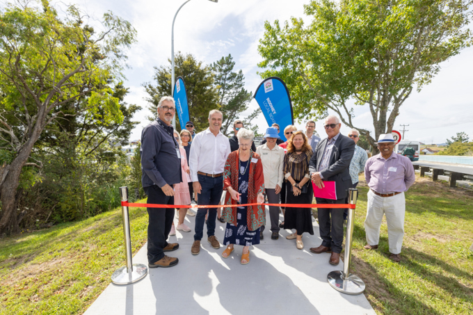 New footbridge opens in Wellsford image 4