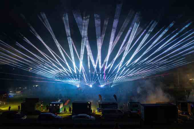 laser show_klywdxor.jpg