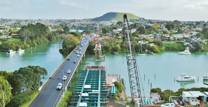 Busway bridge launched over Tamaki River (1)