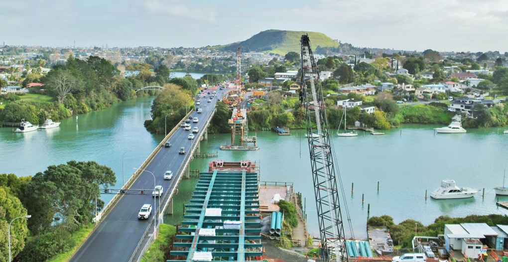 Busway bridge launched over Tamaki River (1)