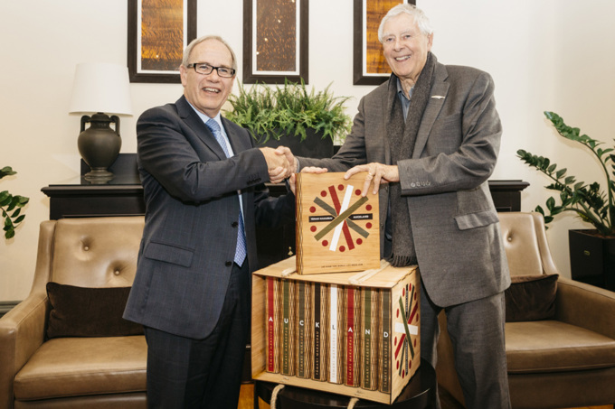 Lee Kuan Yew World City Prize Entry 2016 Handover to Bob, Lee Kuan Yew World City Prize Entry Team 2016, BC-4646 Lee Kuan Yew World City Prize Entry 2016.jpg