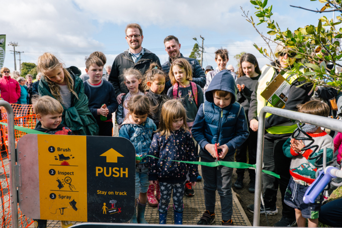 On track to keep kauri safe in Eskdale Reserve4