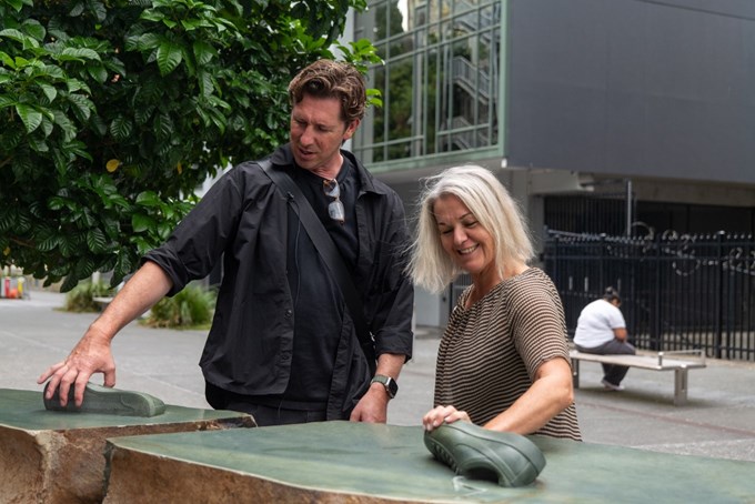 Resize Lost & Found Artist Joe Sheehan With Deb Ward City Mission Photo Bryan Lowe Auckland Council (1)
