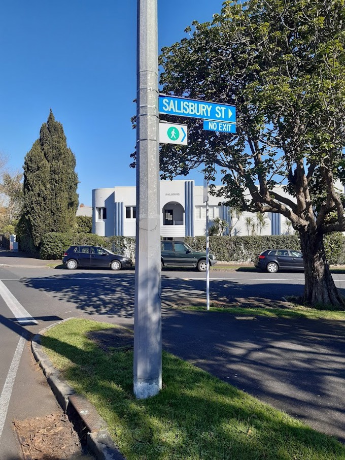 Salisbury St Walkway Sign