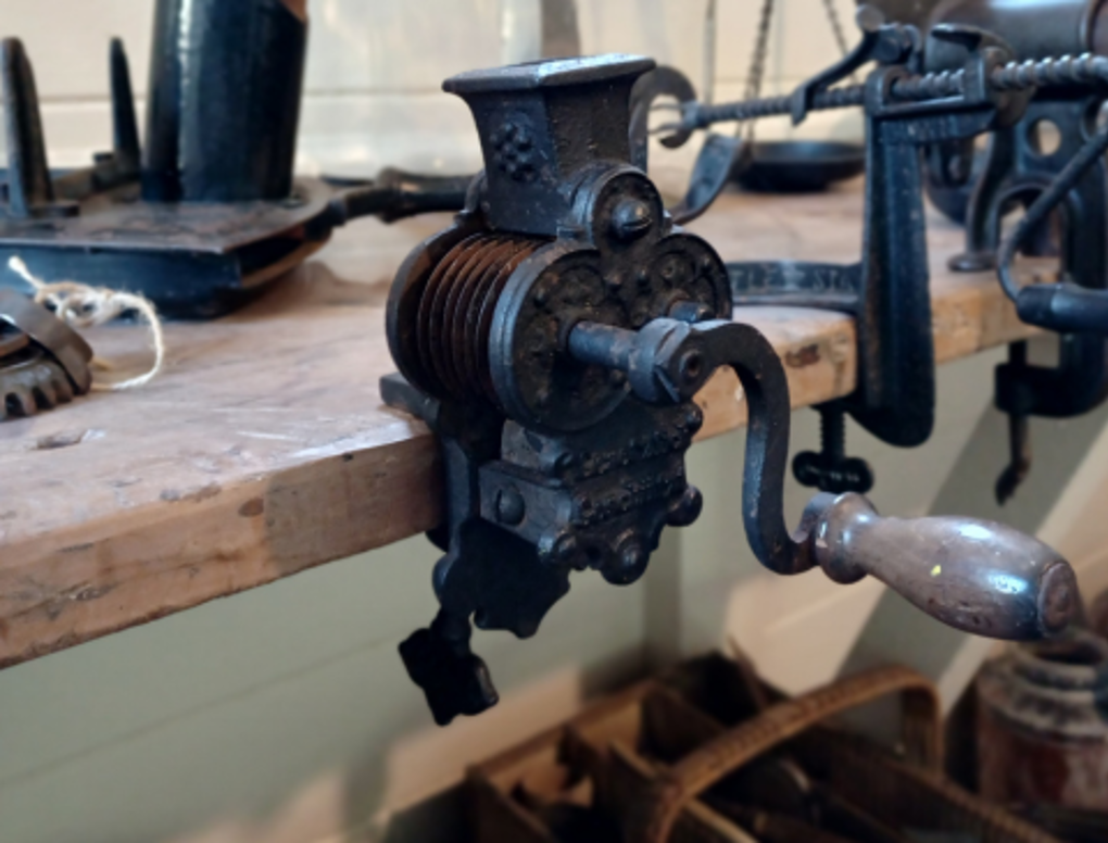 Response 25 Alberton Kitchenalia Display