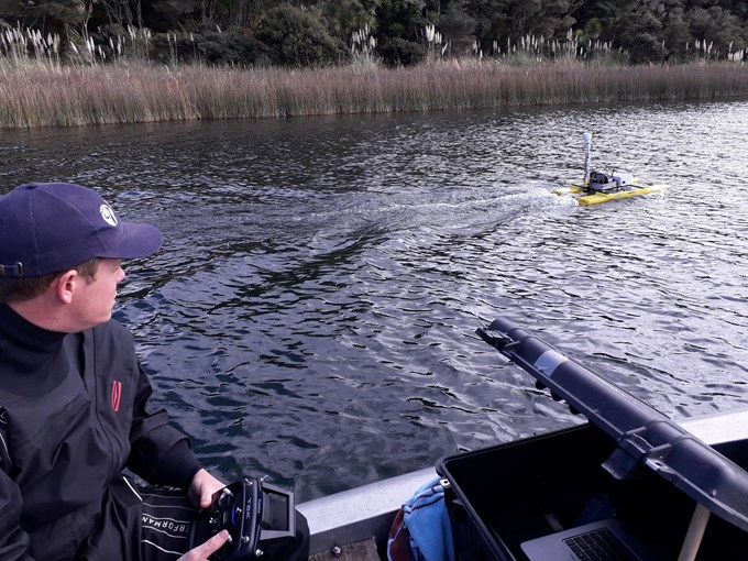Meet the autonomous boat keeping our lakes clean (1)