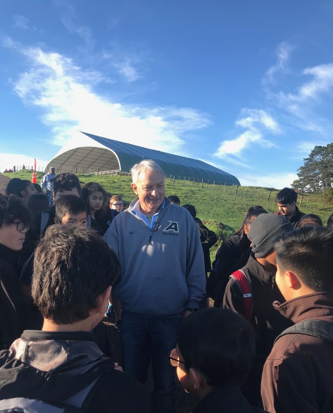 Mayor Goff hits million tree mark (1)