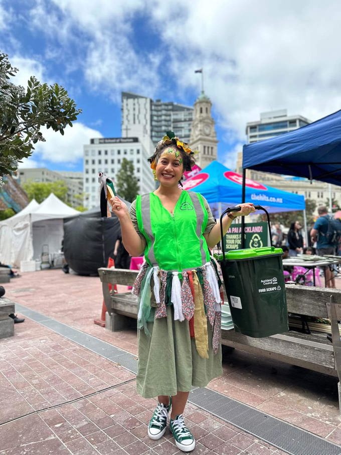 Lorraine FS Fairy Santa Parade2.png_2534dkri.jpg