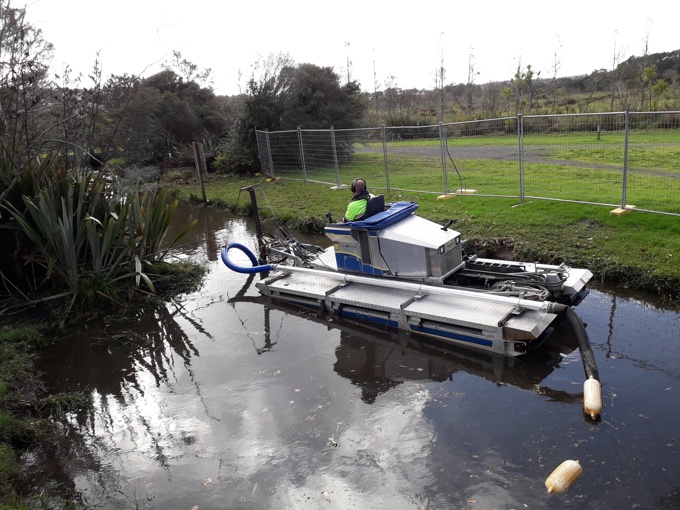 Amphibious dredge put to work at Waiatarua (1)
