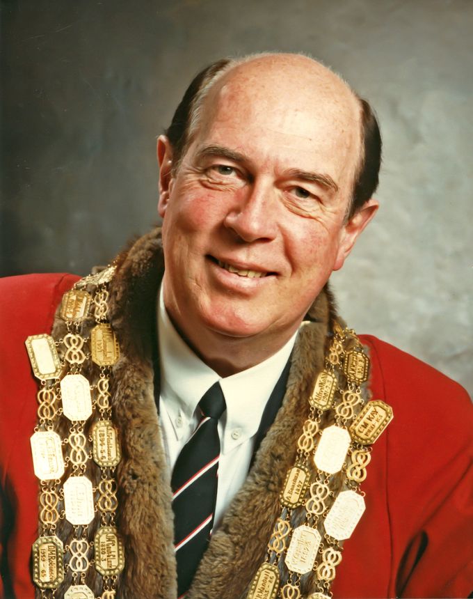 Mayor Les Mills (1)