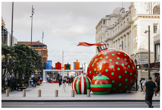 Baubles Top Shot With The Pav