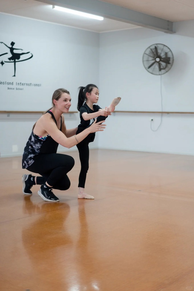 奥克兰｜少儿舞蹈课堂实拍，快乐学习ing_6_新西兰国际舞蹈学校NZIDS_来自小红书网页版_43uks1ux.jpg