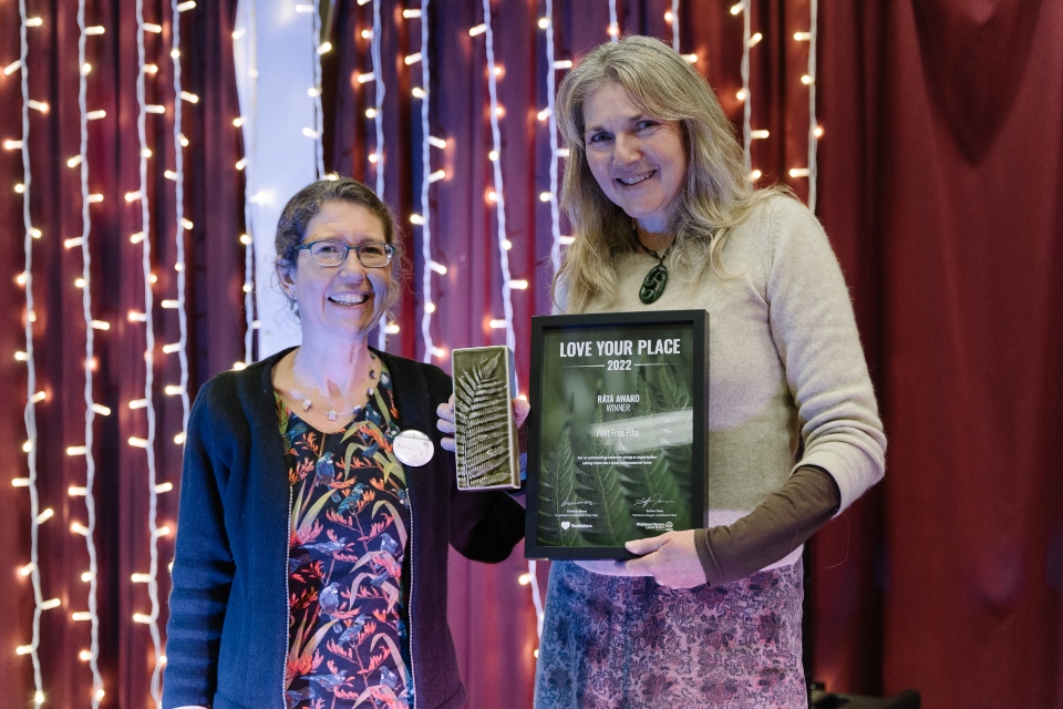 RĀTĀ award Annalily van den Broeke with winner Kath Dewar from Pest Free Piha. Credit: EcoMatters